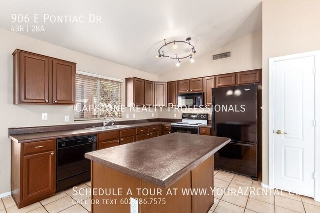 Primary Photo - 906 E Pontiac Dr