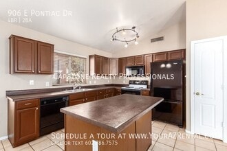 Building Photo - 906 E Pontiac Dr