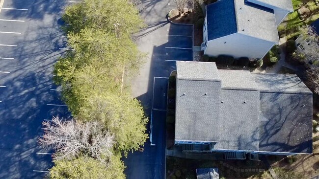 Building Photo - 99 Falcon Crest Dr