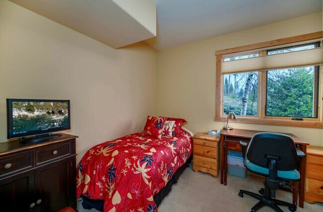 Building Photo - 985 Forest Mountain Dr