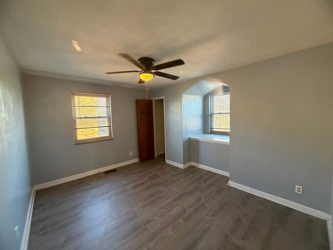 Building Photo - 3440 Robb Ave