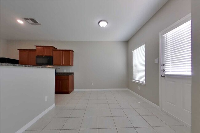 Building Photo - 640 Totem Trail Dr