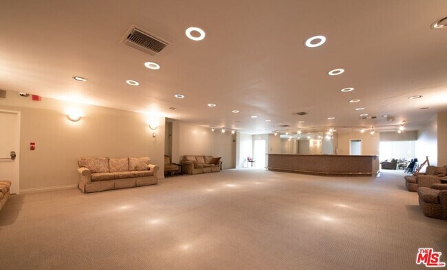 Building Photo - 10535 Wilshire Blvd
