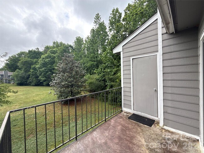 Building Photo - 2800 Heathstead Place