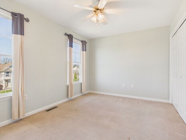 Building Photo - Gorgeous 3 Bedroom Single Family