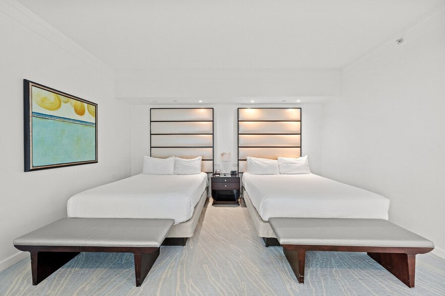 Building Photo - 4391 Collins Ave