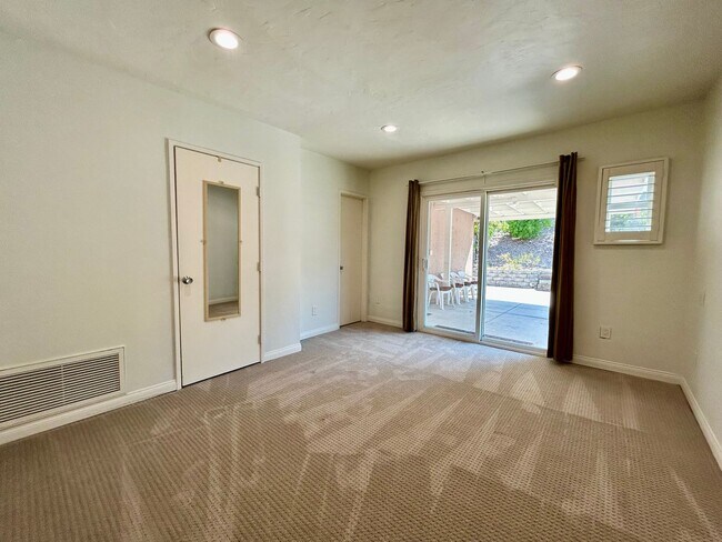 Building Photo - 4 Bed, 2 Bath in the Heart of Santee!