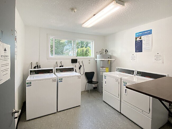 Building Photo - "Chic 2-Bed Condo with Scenic Views & Gran...