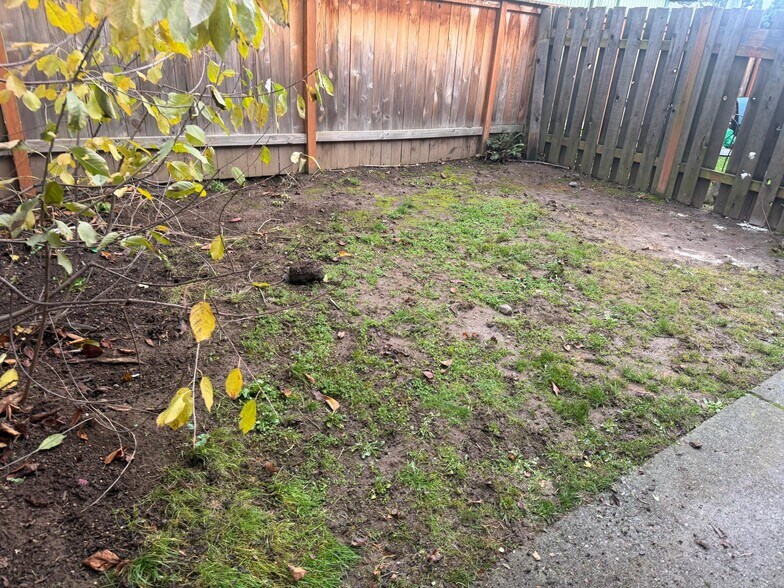 Building Photo - 9008 N Mohawk Ave