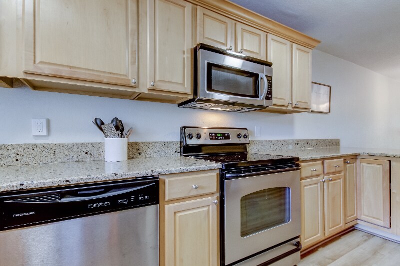 Building Photo - 4480 Overlook Dr NE