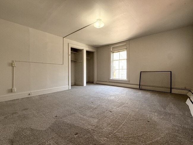 Building Photo - 215 N Pinckney St