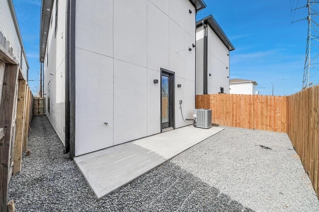 Building Photo - 3308 Hardy St