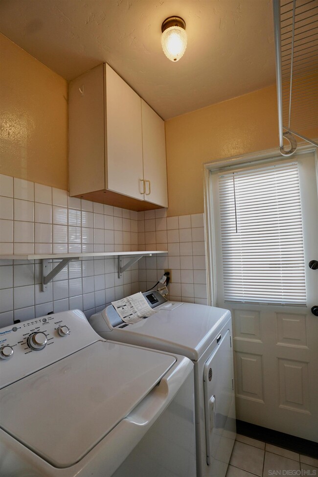 Building Photo - 2444 Curlew St