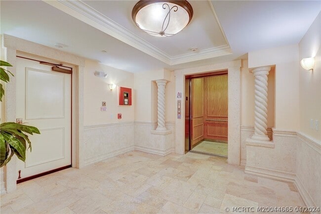 Building Photo - 1528 NE Outrigger Landings Dr