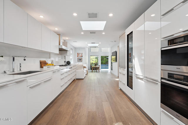 Building Photo - 329 Westbourne Dr