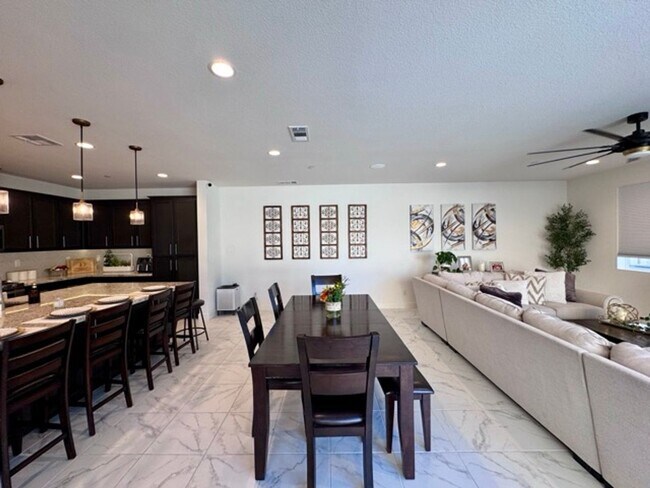 Building Photo - Elegant 4 Bedroom, 4.5 Bathroom Home with ...