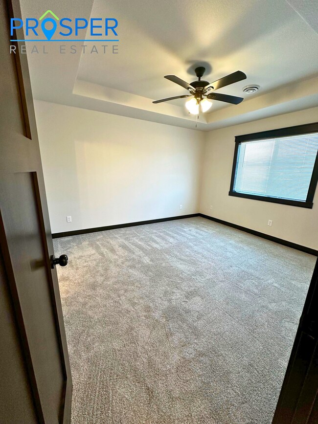 Building Photo - CA785X