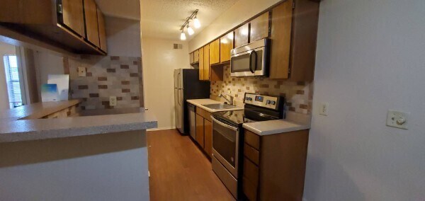 Building Photo - Fully Upgraded 1 Bed 1 Bath 660 Sq. Ft.