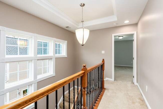 Building Photo - Spacious Home in Williamsburg - WASHINGTON RIDGE