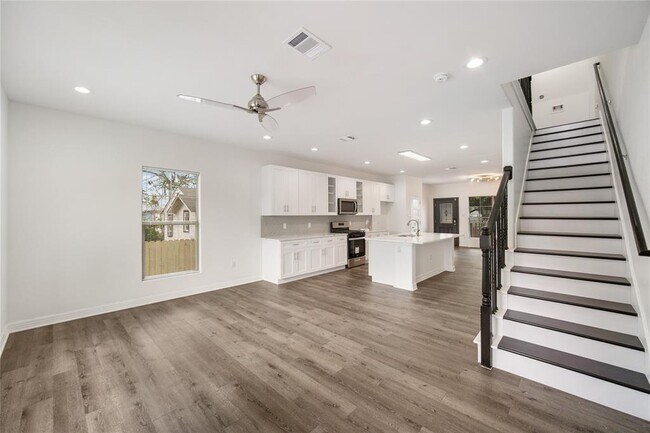 Building Photo - 2336 Charles Rd