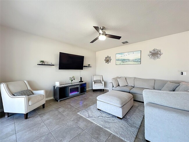 Building Photo - 2381 Rapollo Dr