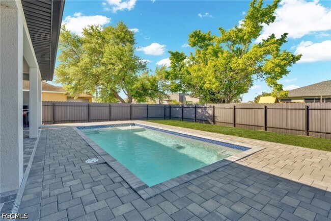 Building Photo - 118 NW 2nd Ave