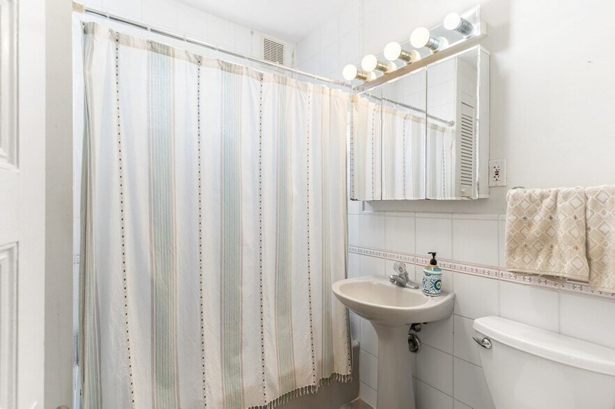 Building Photo - 27 Ellery St