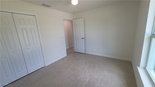 Building Photo - 4016 NE 12th Ct