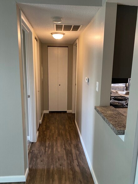Hallway - 2622 W Willowlake Dr