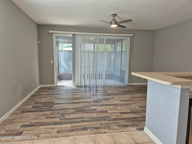 Building Photo - 5851 Parkstone Crossing Dr