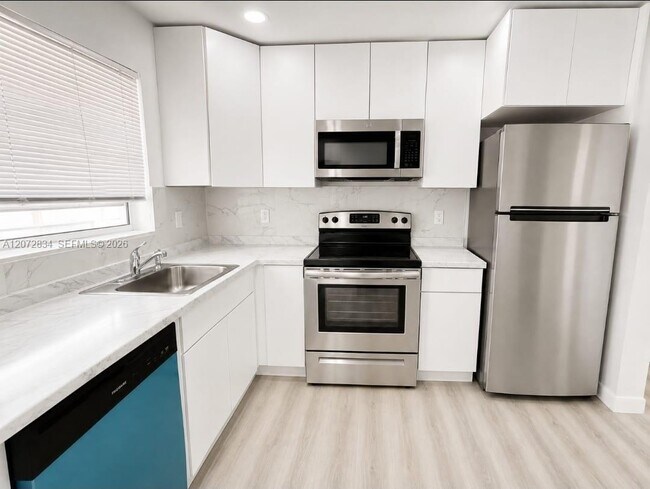 Building Photo - 5090 SW 64th Ave