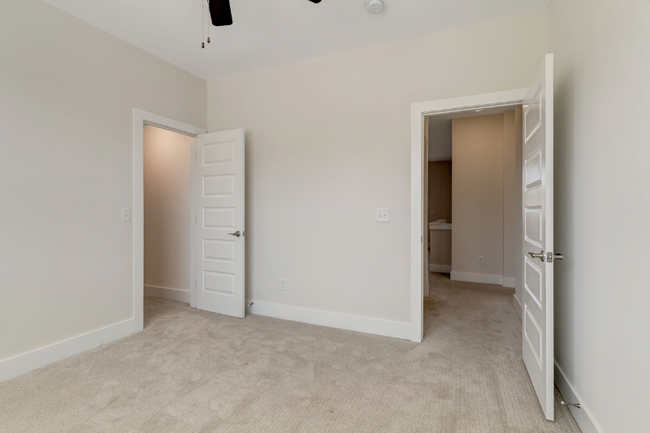 Building Photo - 204 Faraway Hills Dr