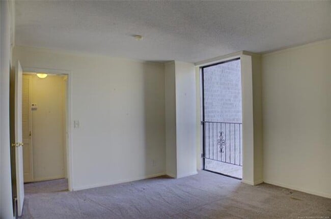 Building Photo - Adorable 2 bed 2 bath in historic Liberty Tower