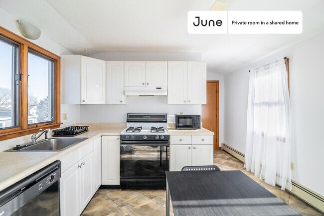 Building Photo - Room in Shared 2 bed/1 bath home in Somerville