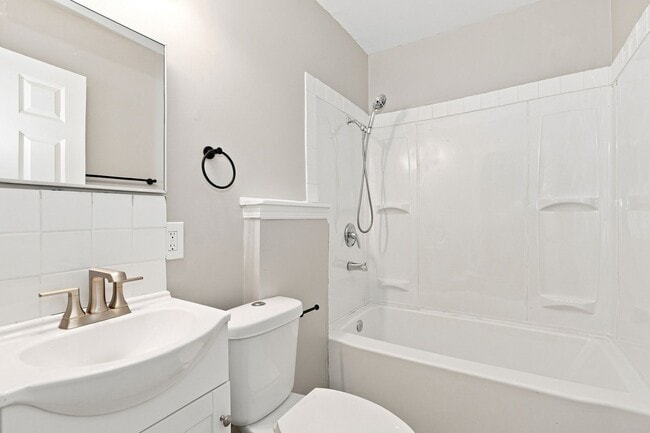 Building Photo - 846-848 Reinhard Ave