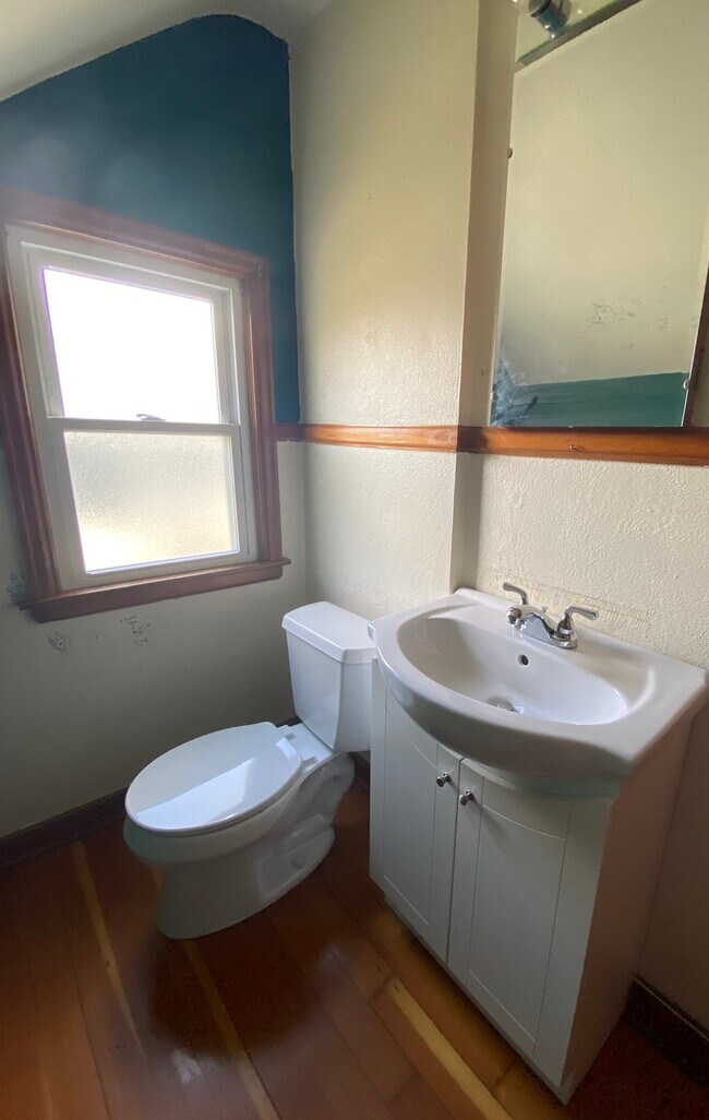 Bathroom 2, upstairs - 3915 Aldrich Ave N