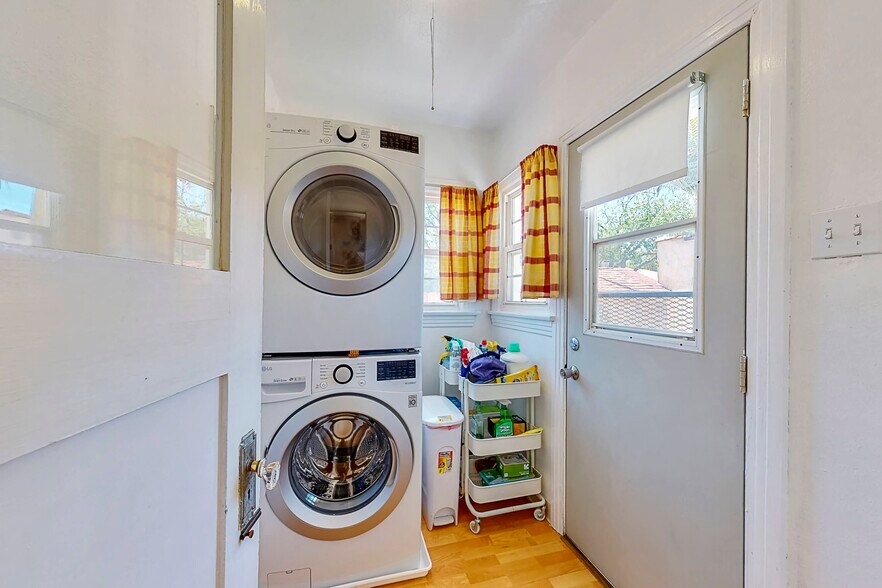 Building Photo - 301 N Janss St