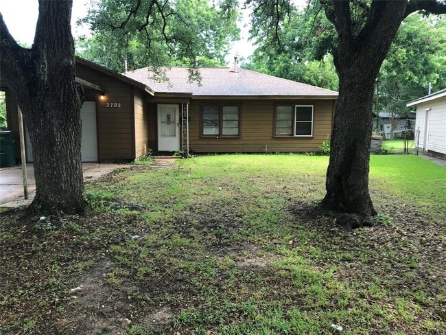 Primary Photo - 2702 N Camp Cir