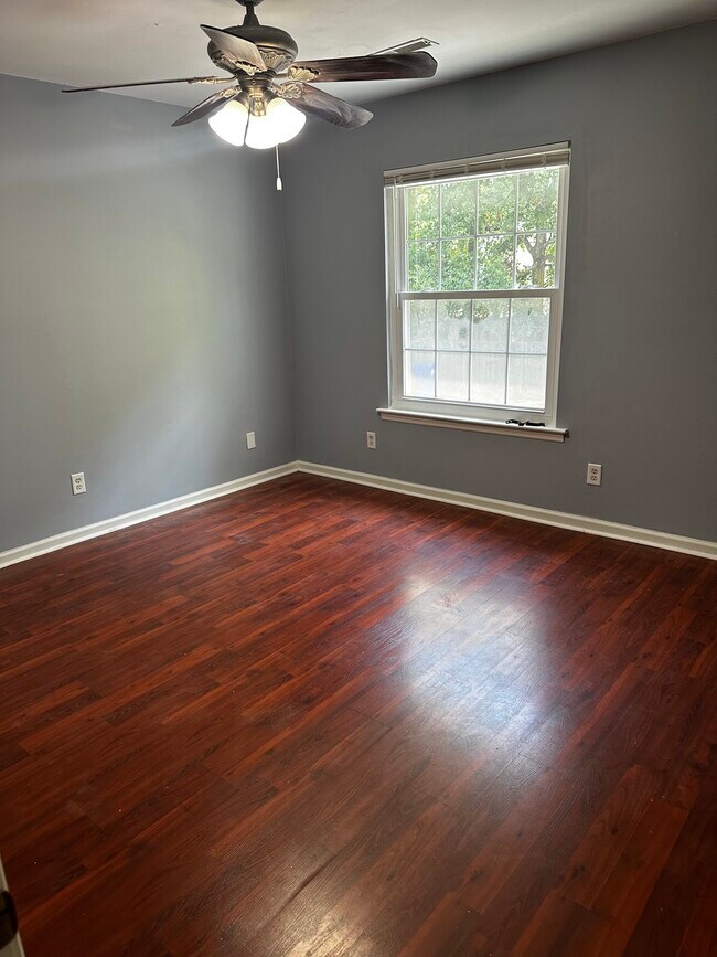 Building Photo - 1676 Hunters Run Dr