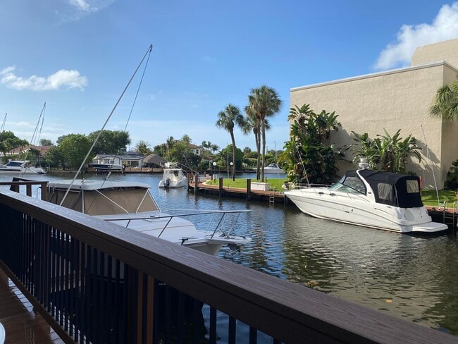 Building Photo - 15 Royal Palm Way