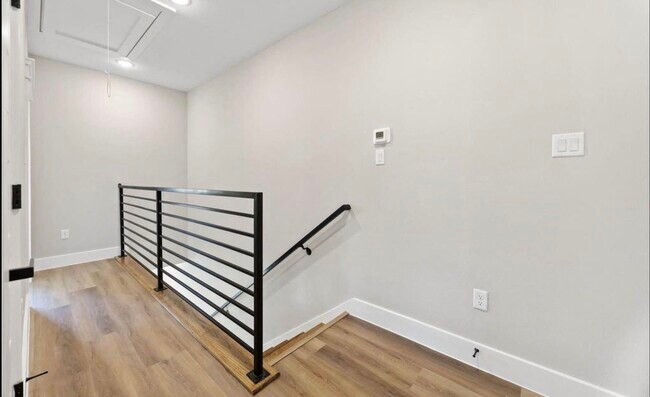 Building Photo - 4624 Mayflower St