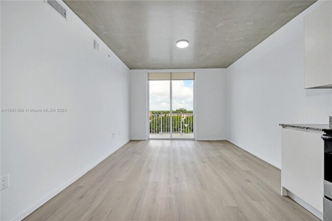 Building Photo - 475 NE 126th St