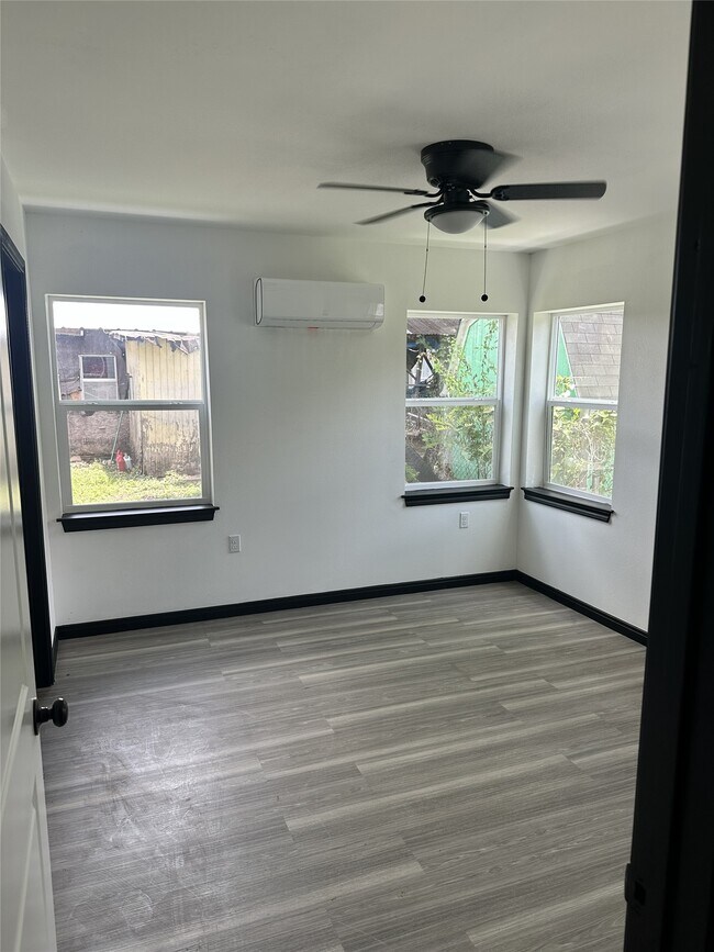 Building Photo - 6812 Avenue Q