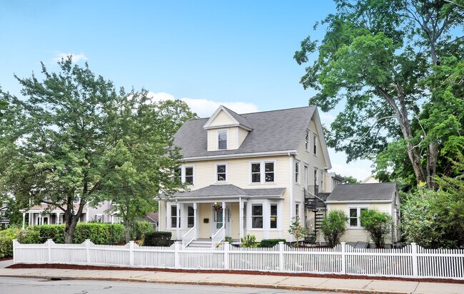 Front - 1295 Main St