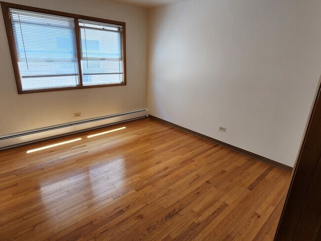 Building Photo - 10431 S Keating Ave