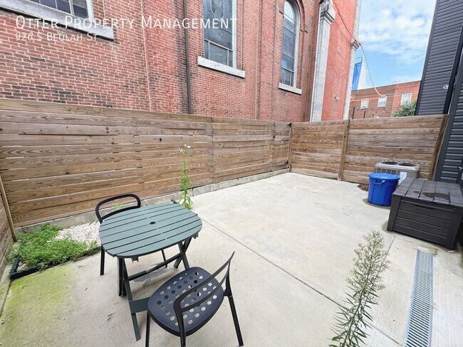 Building Photo - 926 S Beulah St