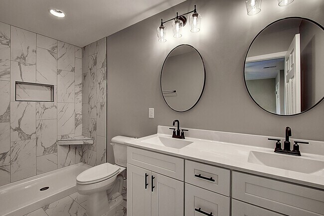 Building Photo - 556 Catalina Ct