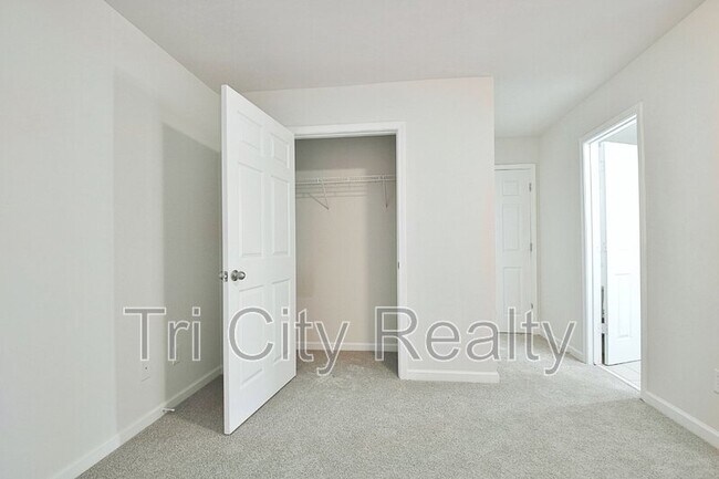 Building Photo - 111 Covington Terrace
