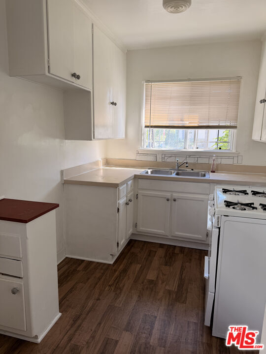 Building Photo - 5951 Carlton Way
