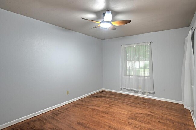 Building Photo - 2138 Lynbrook Ln